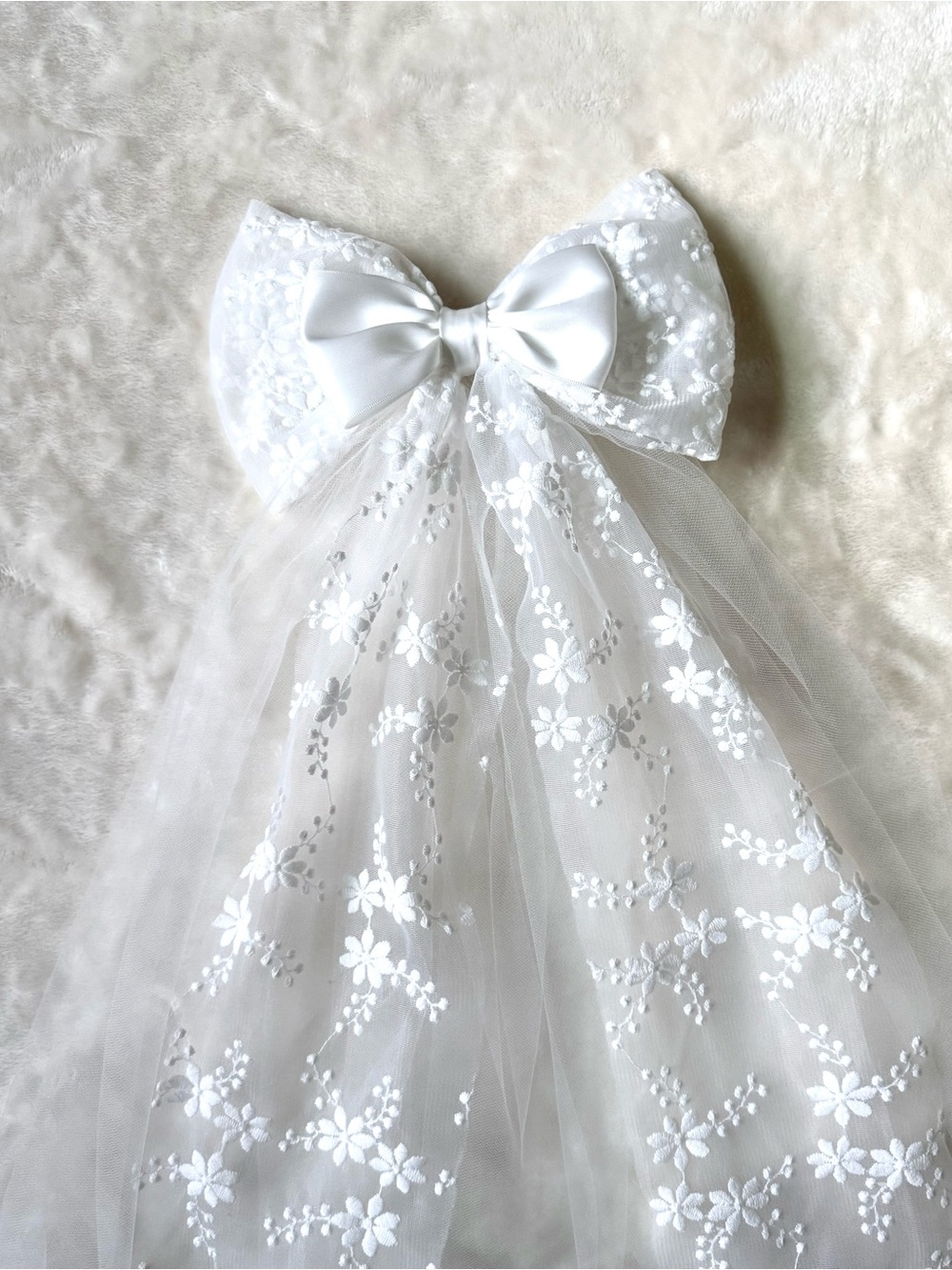 White Bridal Bow Veil, Lace Bow Wedding Veil, Embroidered Floral Veil Bow - Picture 10 of 11